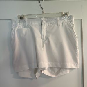 Under Armour Women’s Fitted Golf Shorts White